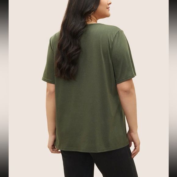 BloomChic Plus Size 2XL Solid Pleated Front Button Detail V Neck T-shirt us18-20 - Picture 3 of 7